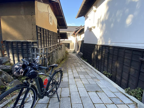 諏訪大社下社秋宮の周辺には趣のある古い町並みがたくさん残っている