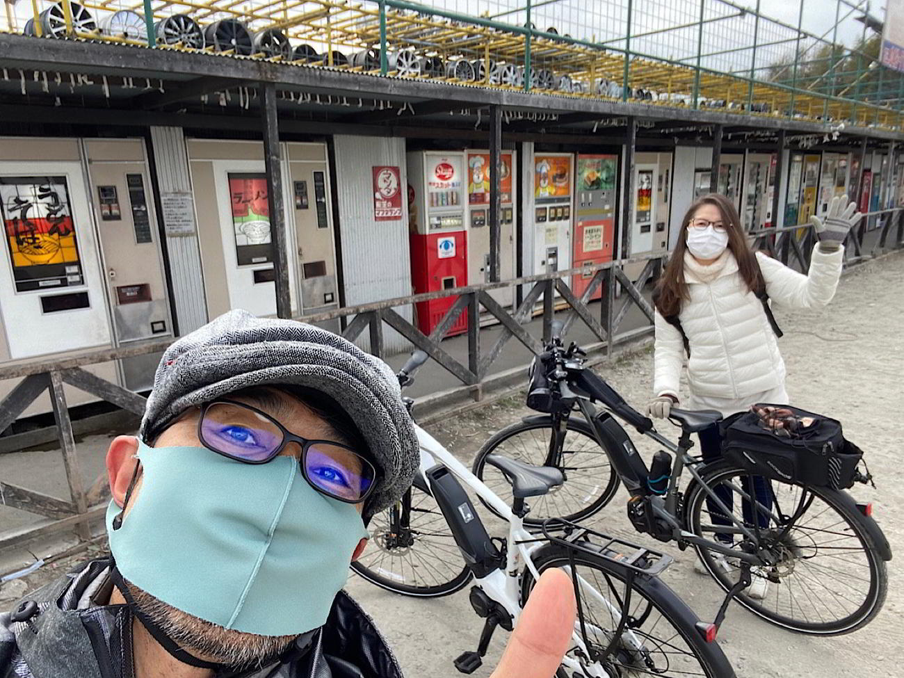 1年ぶりにやって来ましたレトロ自動販売機の聖地「中古タイヤ市場相模原店」