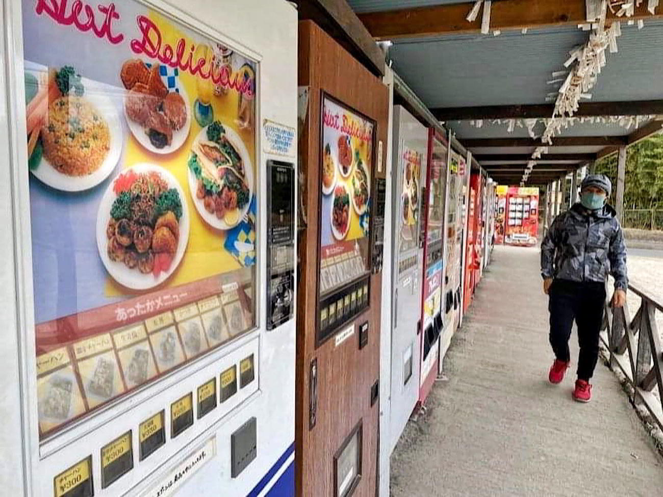 自動販売機を眺め歩くだけでも楽しい。まさに自販機のアミューズメントパークだーっ