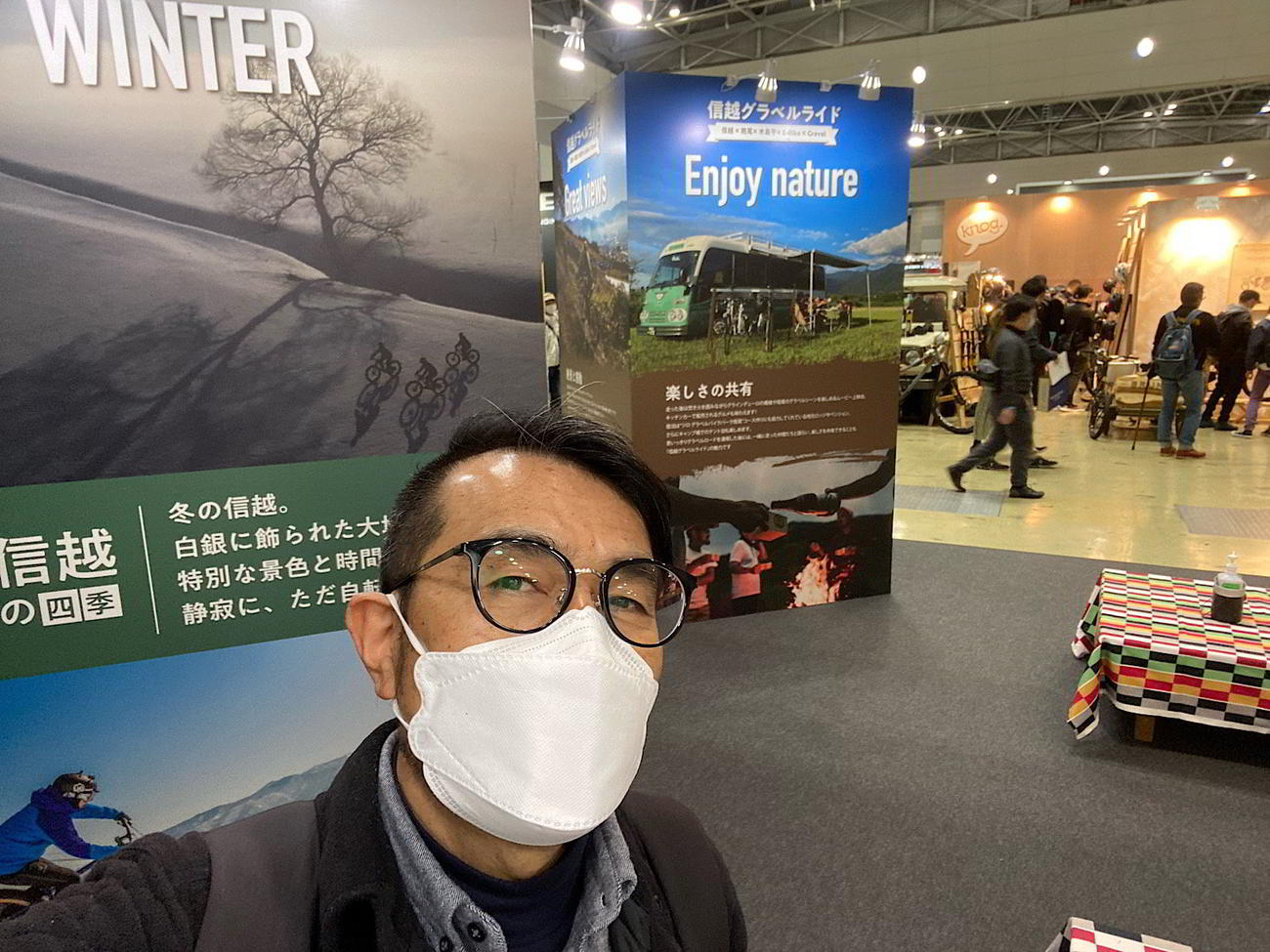 展示ホールは面積が広く、歩き回ると結構疲れる。歩き回った後は人混みのない静かな場所で小休憩