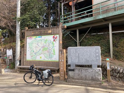 ひとつ目の峠となったのが「顔振峠」。文字通り顔を振って登ってきました（笑）