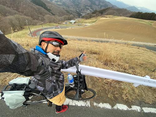 天空のポピーと呼ばれる場所で季節になると一面がポピーカラーに染まる