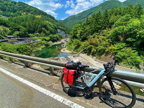 四国の山の中はどこも緑が濃い!