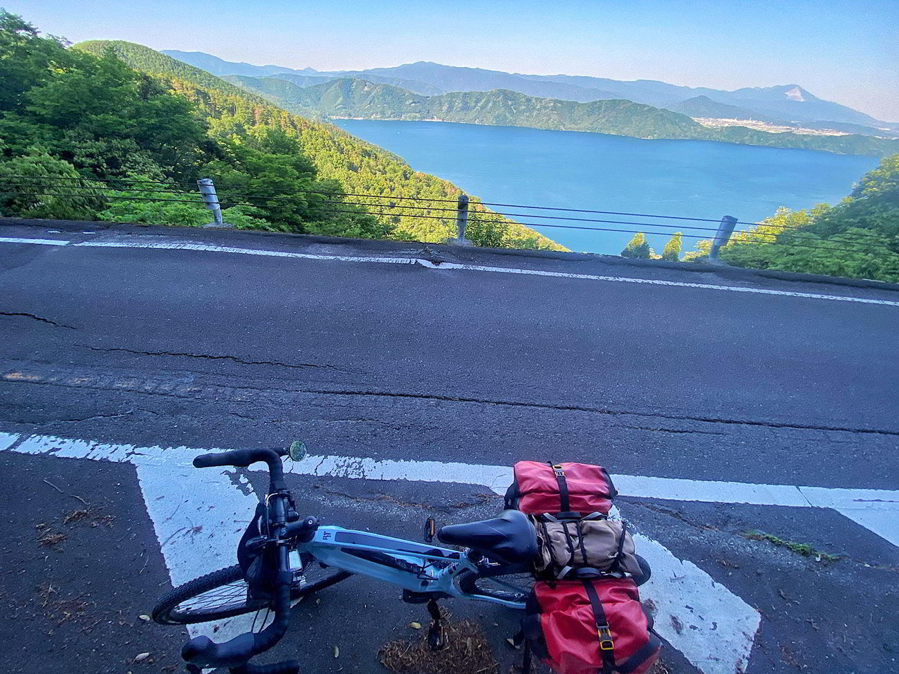 奥琵琶湖パークロードは関西屈指の絶景ロード