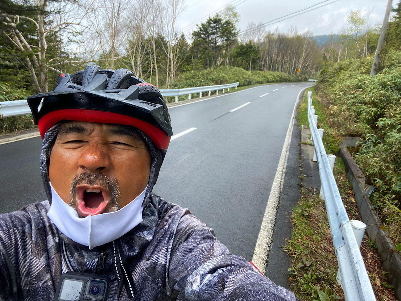 延々と続く登り坂に息が上がる