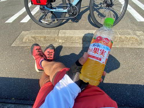 道の駅で休憩しながら腰痛を様子を確認する