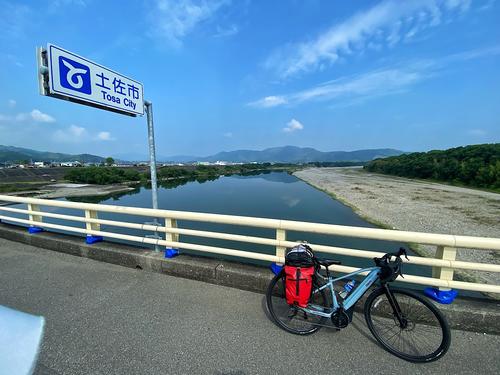 国道53号を東へ向かう