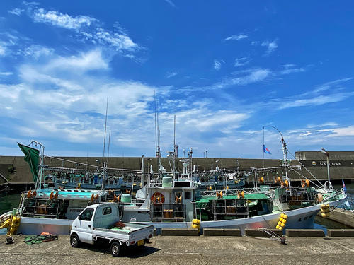 日本海沿いには小さな港が点在している
