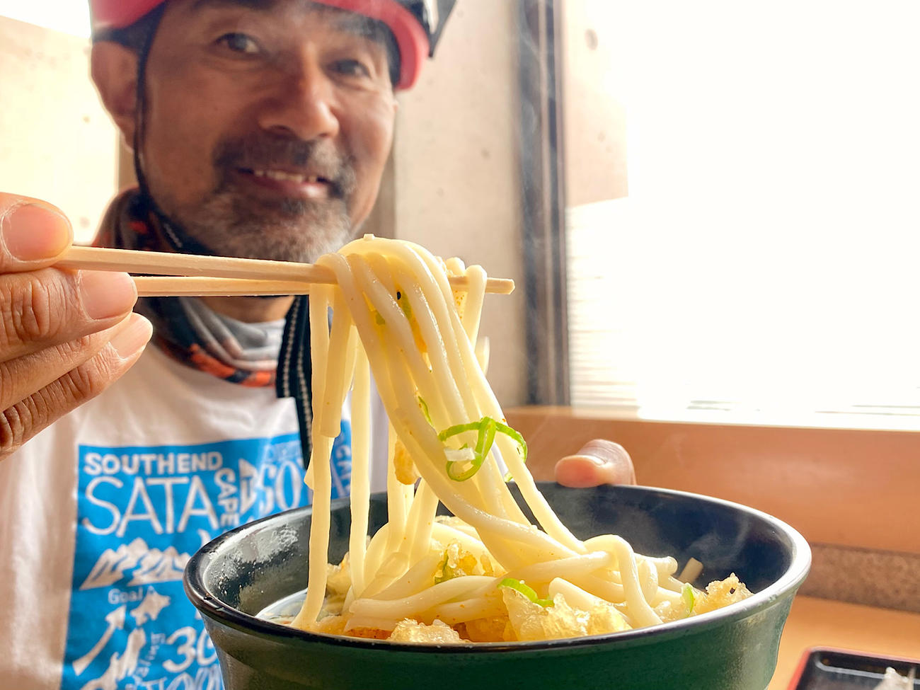 昼ごはんは道の駅で食べた白えびのかき揚げうどん
