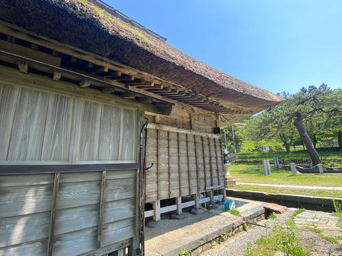 『久比岐自転車道路』を走っているときに見つけた能生白山神社。本殿は国指定需要文化財