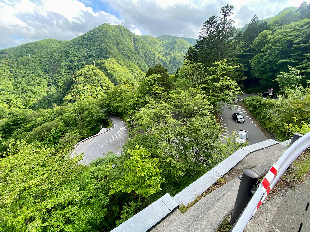 荷物満載のE-Bikeでタイトなカーブが連続する『いろは坂』の下りはきつかった