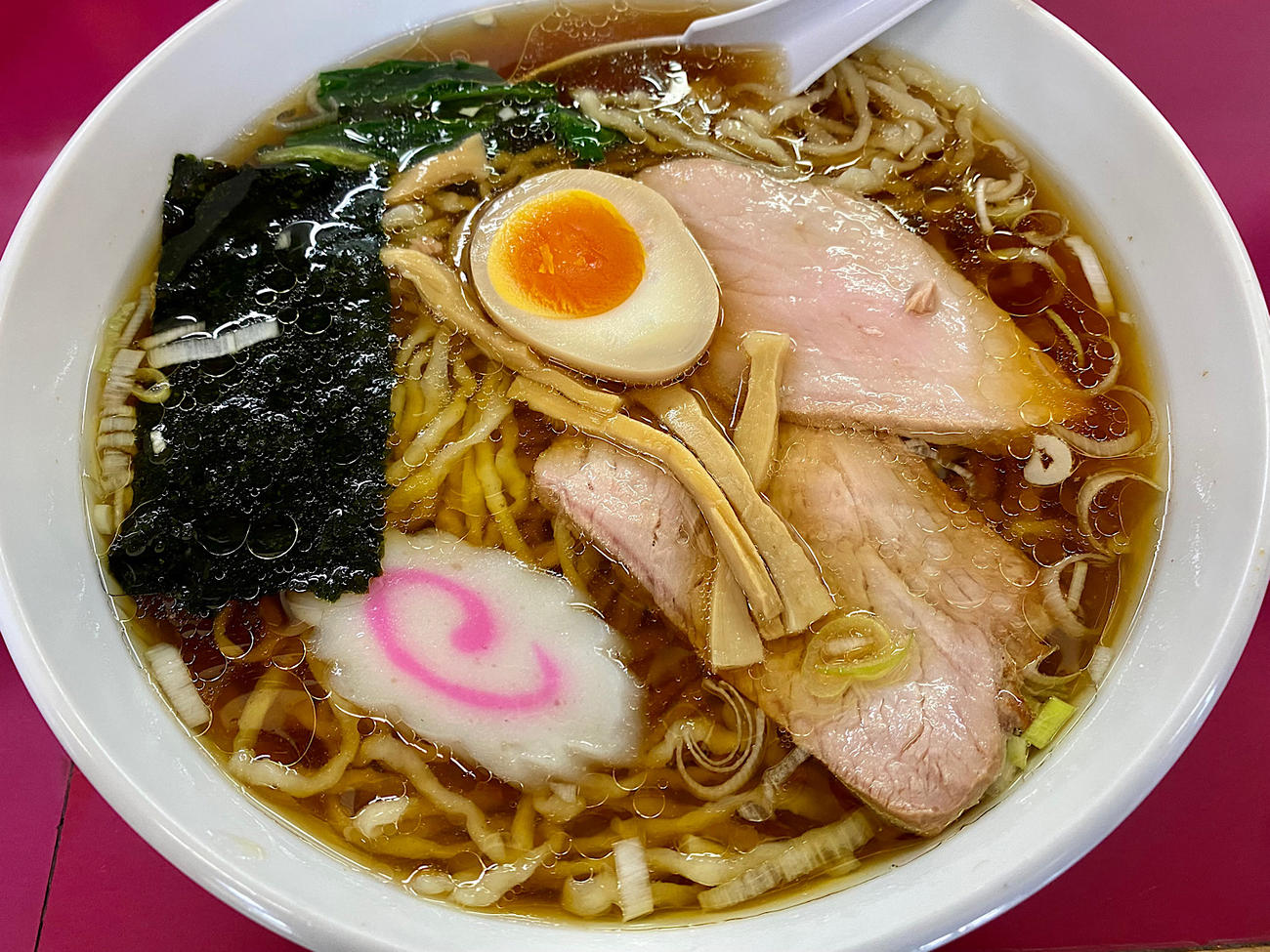 シンプルだけど奥が深い白河ラーメン。縮れ麺と醤油ベースのスープの相性はバッチリ