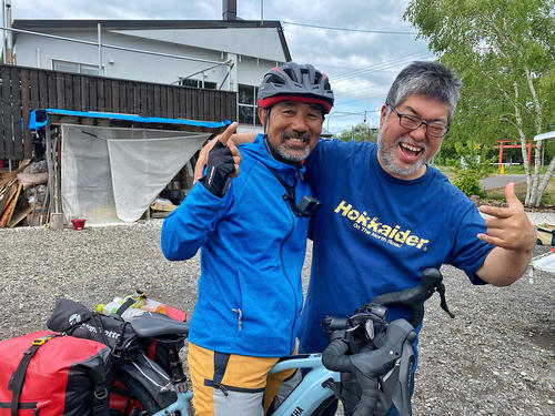 HOKKAIDERこと小原くんと久しぶりの再会。同じバイク旅人で20年来の親友