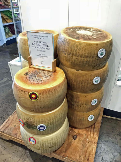 イタリア人はこれを丸ごと欲しいというほど美味しいチーズもいっぱい