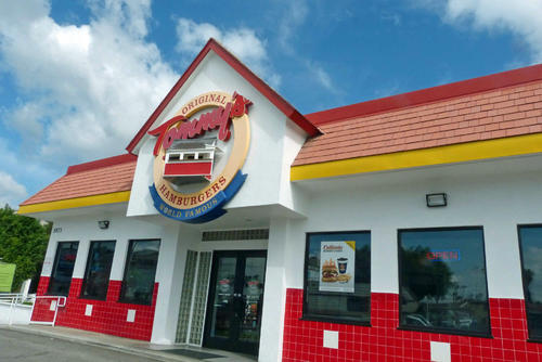 ハリウッド店は普通のファストフード店同様に、店内でゆっくりと食べることができます