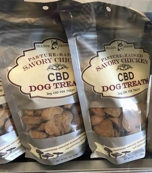 犬用のCBD入りのおやつ。チキン風味のクッキーで、ワンちゃんの食いつきにも良いようです