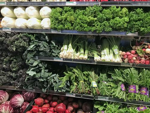 新鮮なオーガニックが売りだった野菜も価格が安くなり、買いやすくなった一方で、品質の低下を訴える声も出始めています