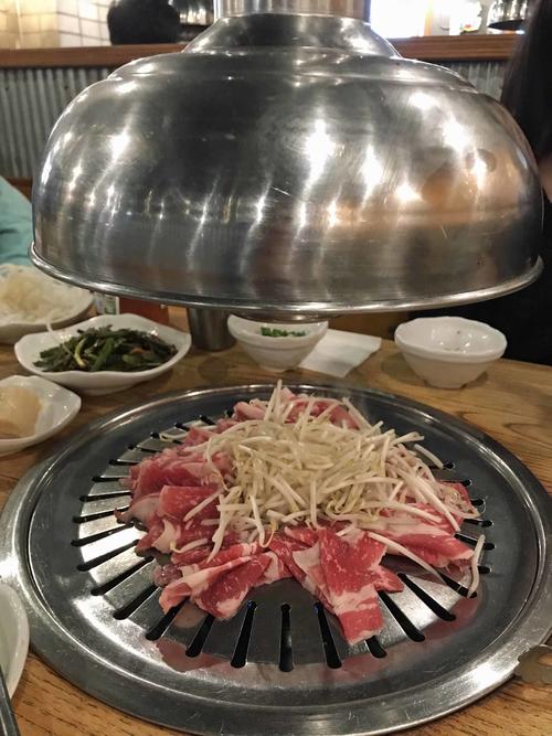 最初に牛切り肉が出てきます