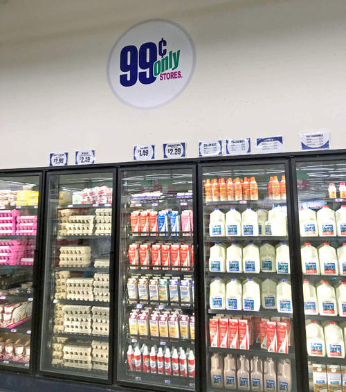 99センツ・オンリー・ストアーズには牛乳や卵、生クリームなども売られています