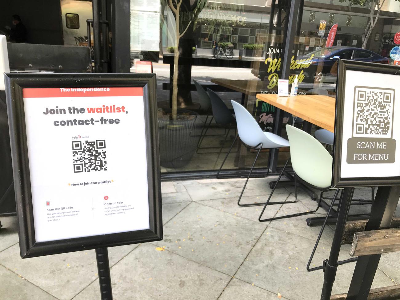 QRコードを利用したメニューや座席の予約は多くのレストランで導入が始まっています
