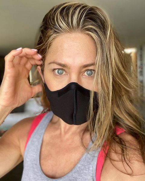 インスタグラムでマスク着用を呼び掛けるジェニファー・アニストン　（写真はアニストンのインスタグラムより）