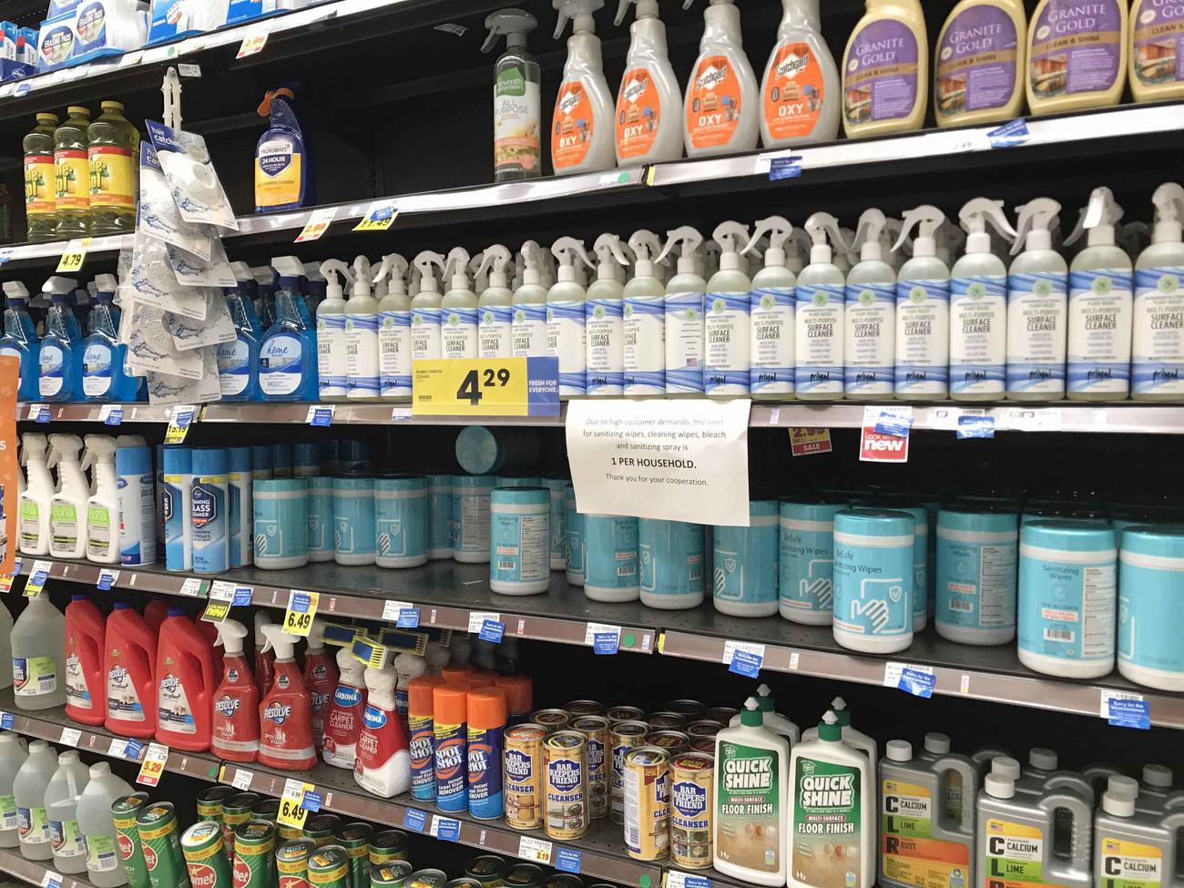 スーパーでは今も掃除用洗剤は品薄で、除菌ワイプや除菌洗剤は入手困難な状況が続いています