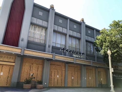 LAでは映画館は半年間閉鎖されたまま
