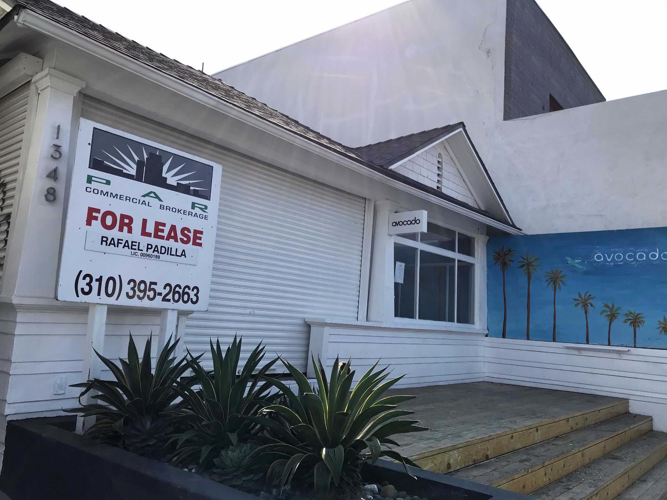 LA市内のあちらこちらで空き店舗が目立つようになってきました