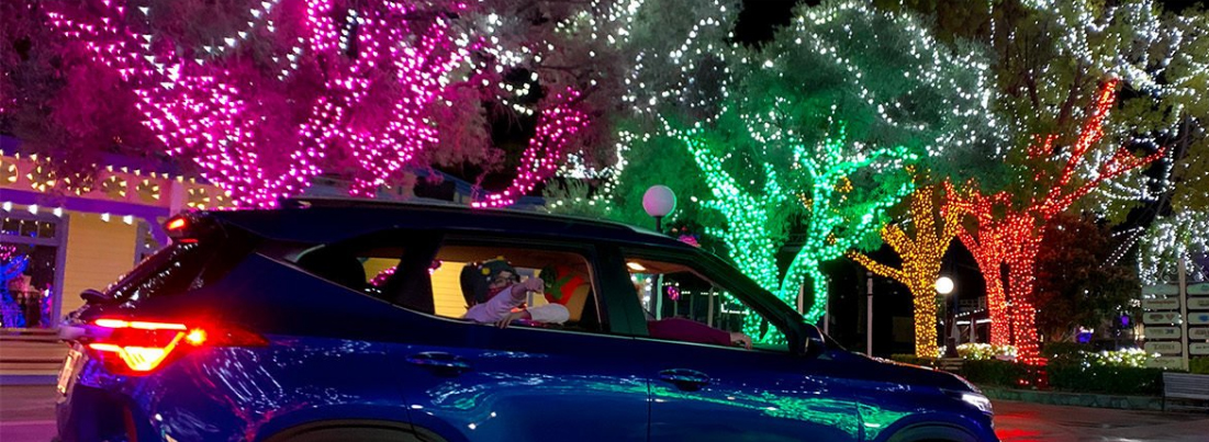 マジックマウンテンの園内を運転しながらホリデー気分が楽しめるイベント　（写真は公式サイトより）