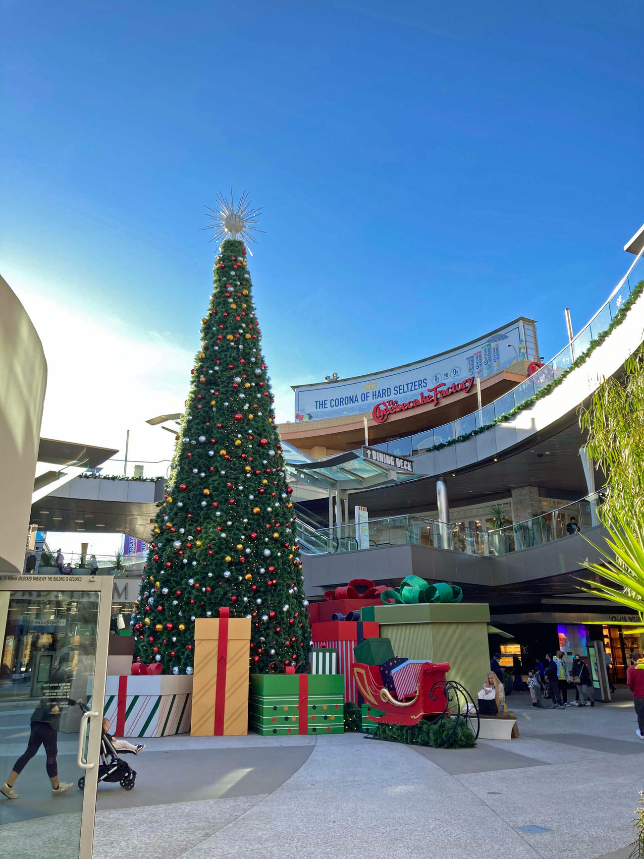 12月初旬はショッピングモールも空いていましたが…