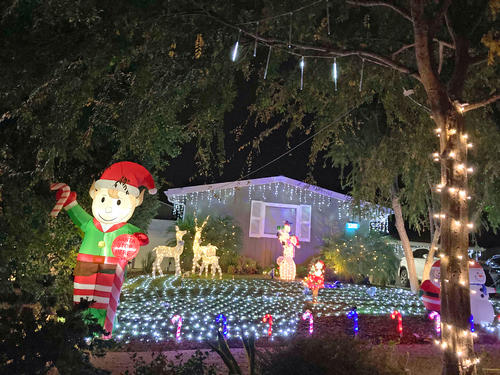 コロナ禍でもクリスマスのデコレーションをするお家もたくさん