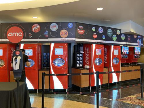 セルフのドリンクバーは利用停止に