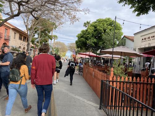 カリフォルニア州も来月15日から完全再開を目指していますが、観光地はすでに多くの人でにぎわっています