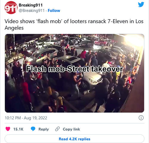セブン・イレブンに100人の群衆が押し入った監視カメラの映像はツイッターでも拡散されて話題に