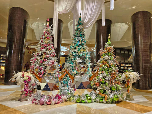 アリアリゾートに飾られた美しいクリスマスツリー