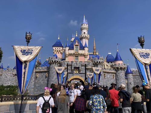ディズニーランドの眠れる森の美女の城