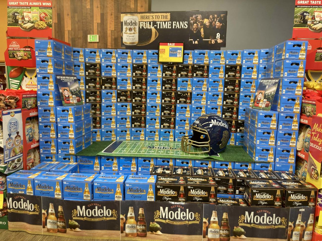 スーパーマーケットのビール売り場も、NFL一色です