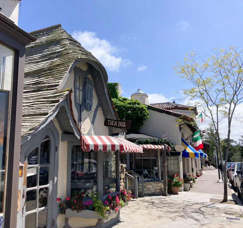 おとぎ話に出てきそうな建物が並ぶ街並み