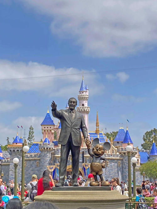 ディズニーファンでなくても１度は訪れてみたい元祖ディズニーランド