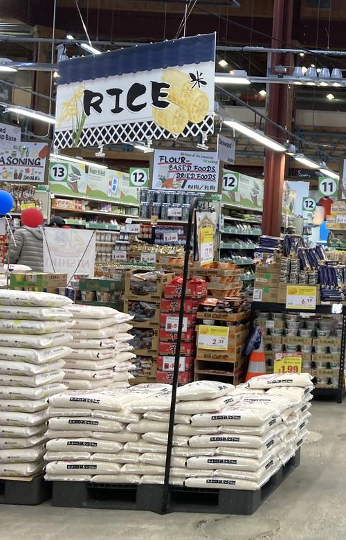 山積みで販売されているお米