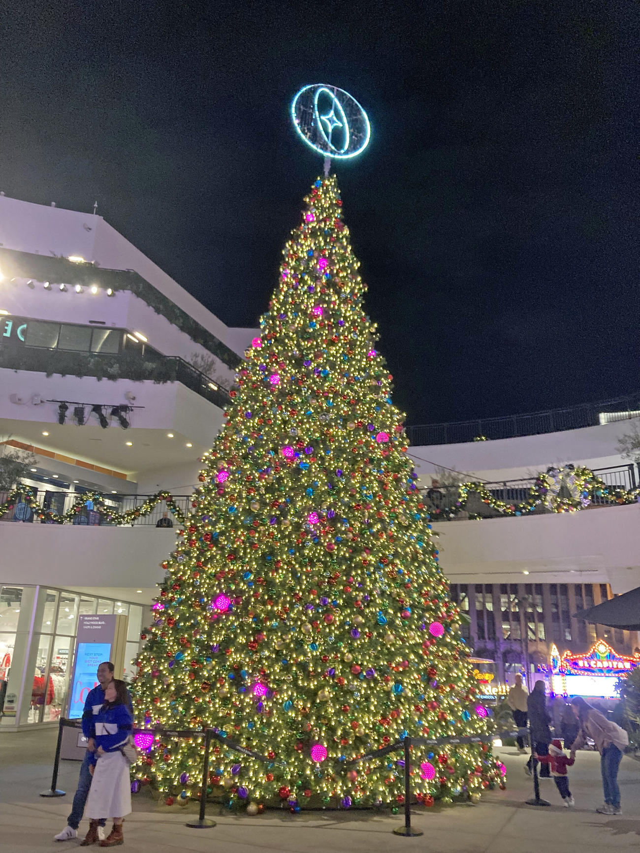 オベーション・ハリウッドのクリスマスツリー