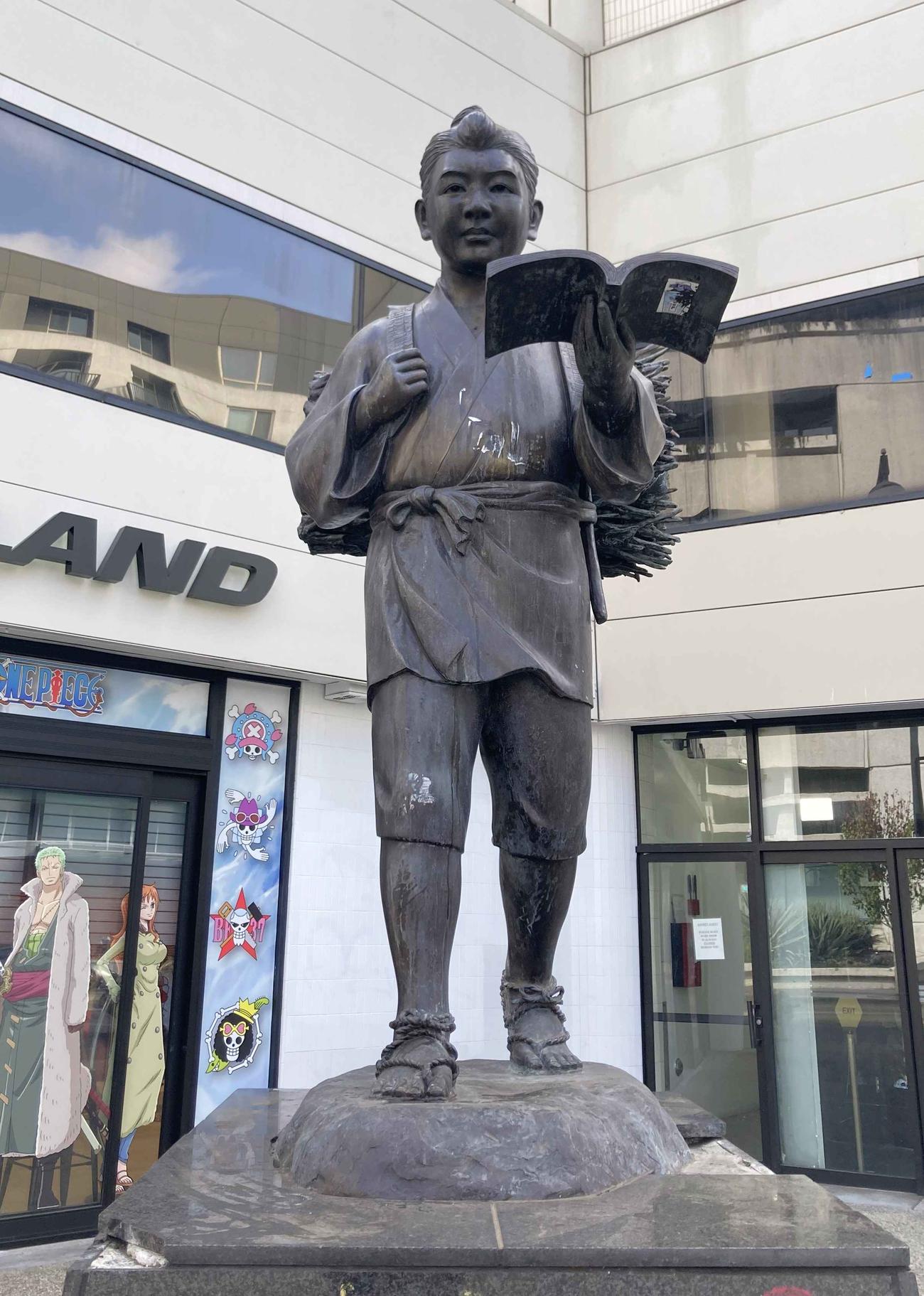 二宮金次郎の像もあります