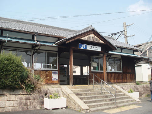 ＜3＞120年の歴史を誇る木造駅舎が残る櫟本駅