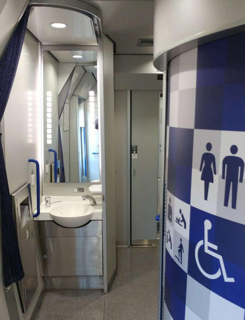 〈3〉多機能トイレもバリアフリー導入で充実した