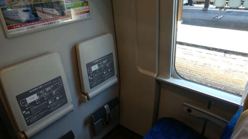 〈4〉各座席に電源コンセントがありPC設置も可能