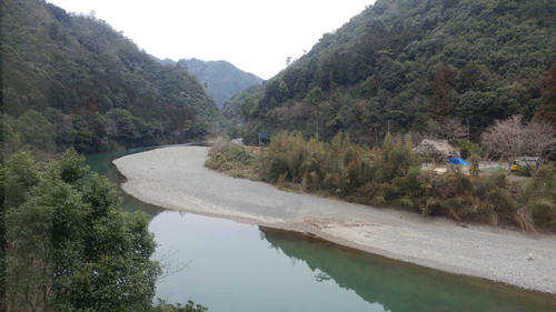 〈7〉錦川の清流に沿って進む