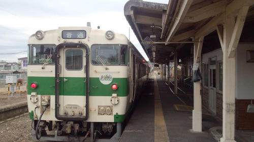 〈10〉烏山駅でのキハ40（2013年2月、烏山駅で）