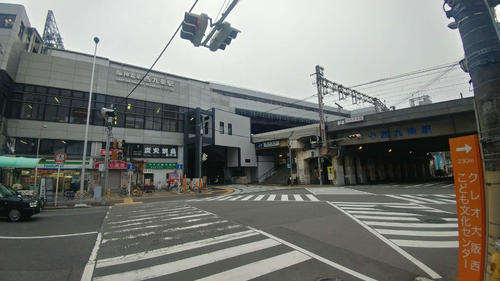〈1〉桜島線の分岐駅である西九条は阪神西大阪線の乗換駅でもある