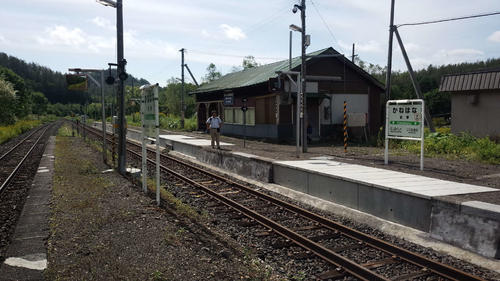 〈6〉すれ違いも折り返しもできる設備を持つ金華駅の構内は広かった