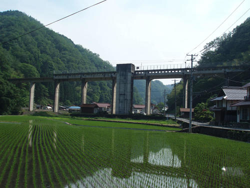 〈11〉水面に映える駅を何度も見ながらお別れした
